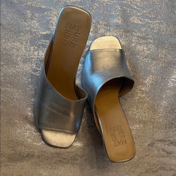 Naturalizer Women's Metallic Silver Mules - Picture 4 of 6
